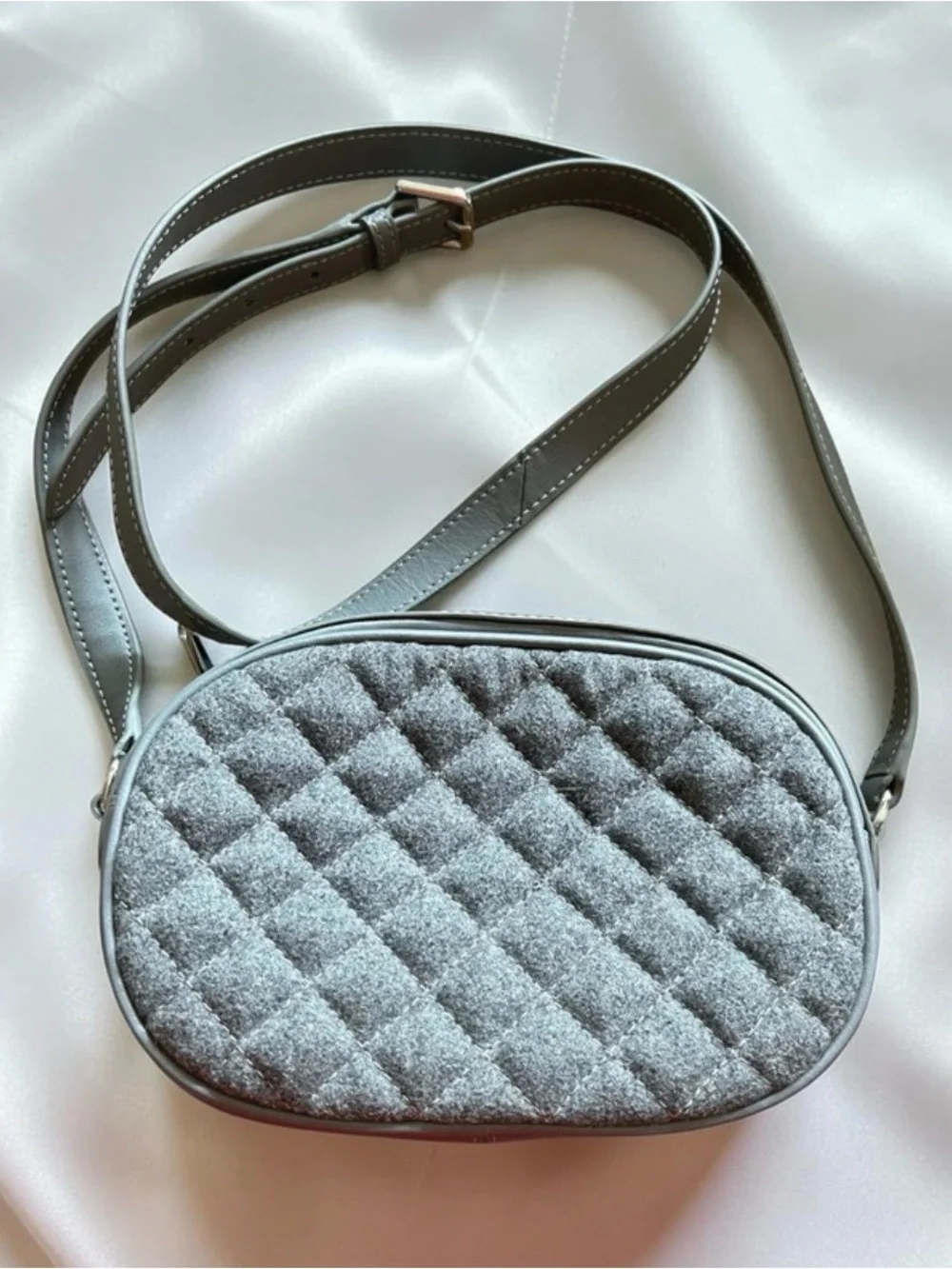 Talbots ~ Gray Crossbody Leather Bag - Picture 2 of 6